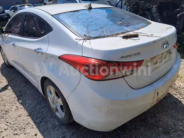 Hyundai Avante 2011 — 3