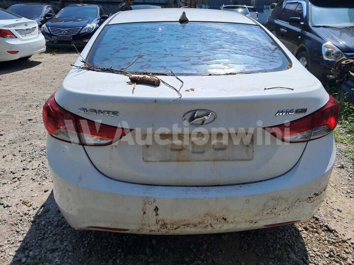 Hyundai Avante 2011 — 4