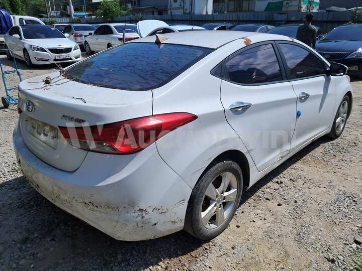 Hyundai Avante 2011 — 5