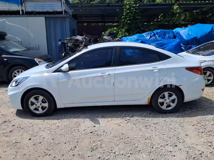 Hyundai Accent 2011 — 2