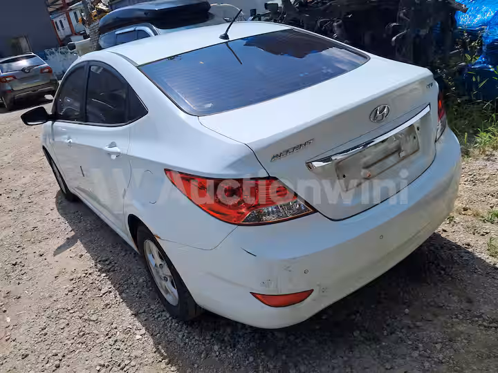 Hyundai Accent 2011 — 3
