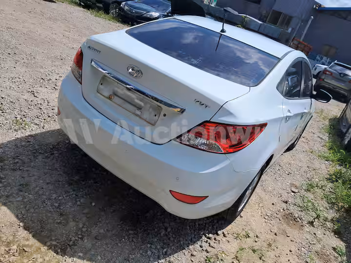 Hyundai Accent 2011 — 5