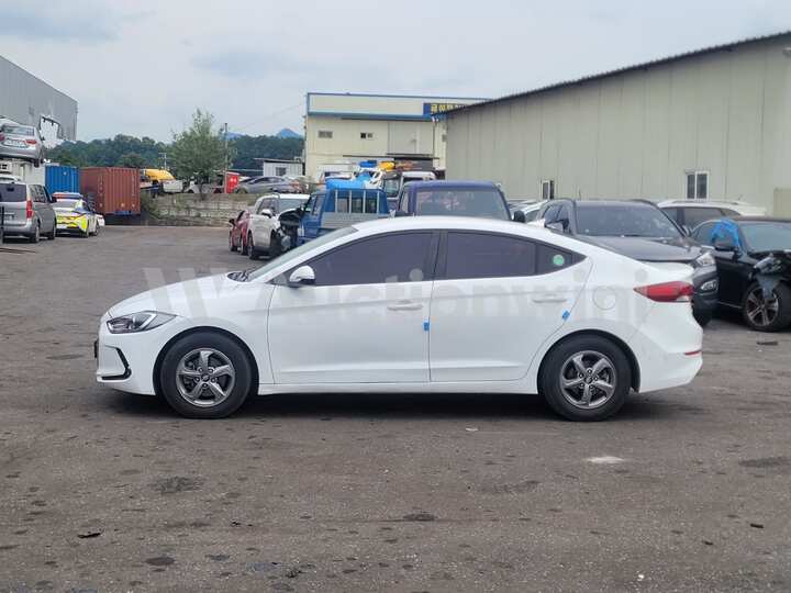 Hyundai Avante 2016 — 3