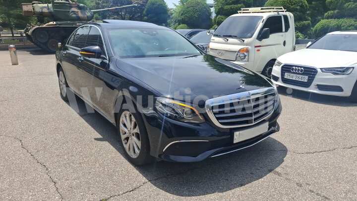 Mercedes Benz E300 2018 — 3