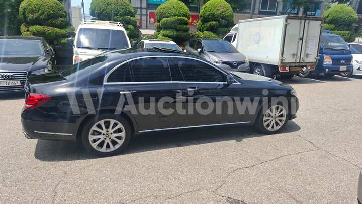 Mercedes Benz E300 2018 — 4