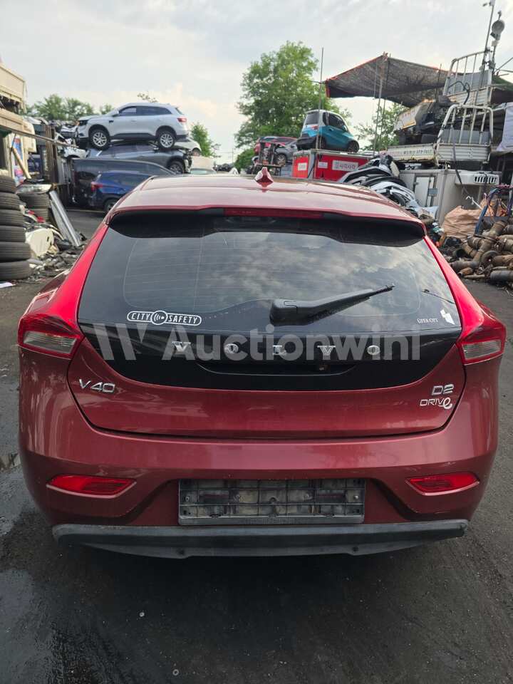 Volvo V40 2015 — 2