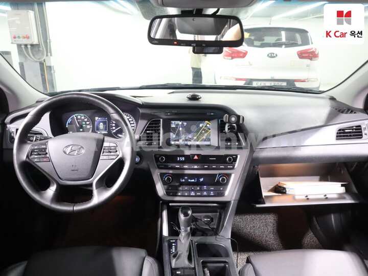 Hyundai LF Sonata Hybrid 2016 — 3