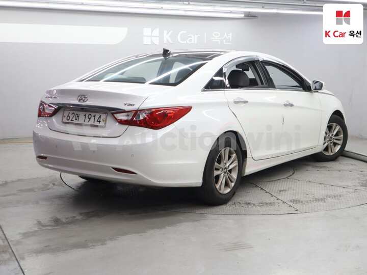 Hyundai YF Sonata 2010 — 2