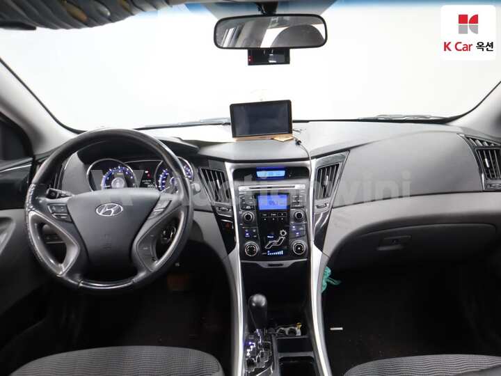 Hyundai YF Sonata 2010 — 3