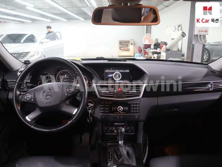 Mercedes Benz E Class W212 2011 — 3