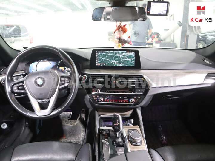 BMW 5 Series G30 2018 — 3