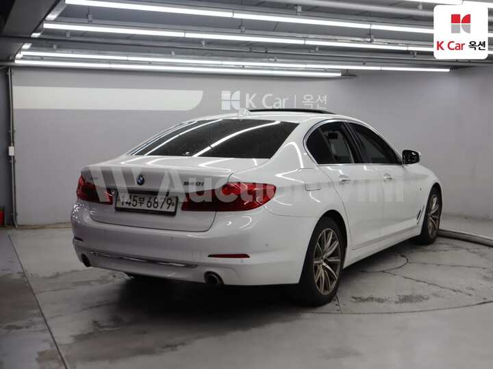 BMW 5 Series G30 2018 — 2