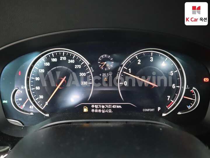 BMW 5 Series G30 2018 — 5
