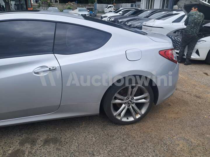 Genesis Coupe 2009 — 3