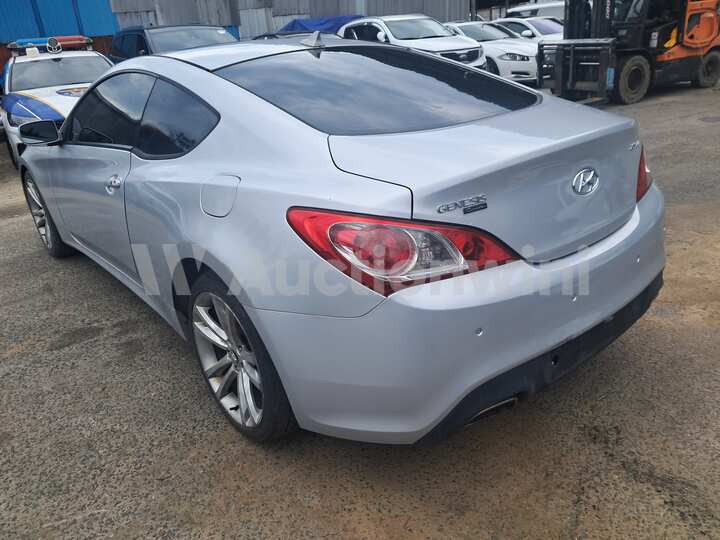 Genesis Coupe 2009 — 4