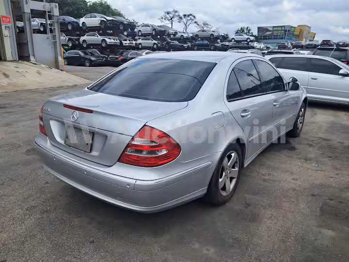 Mercedes Benz E Class W211 2003 — 5