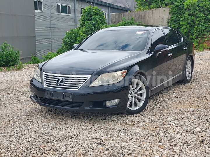 Lexus LS460 2010 — 2