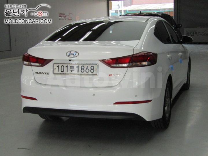 Hyundai Avante 2015 — 3