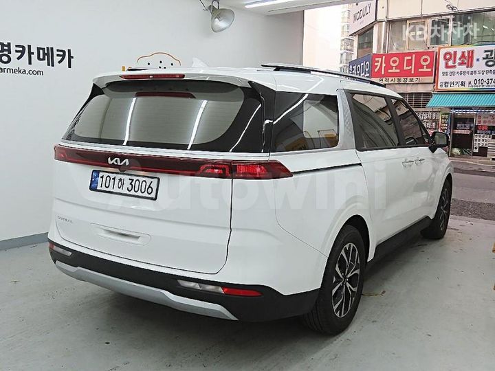 Kia Carnival 2023 — 3