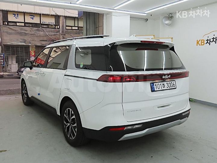 Kia Carnival 2023 — 4