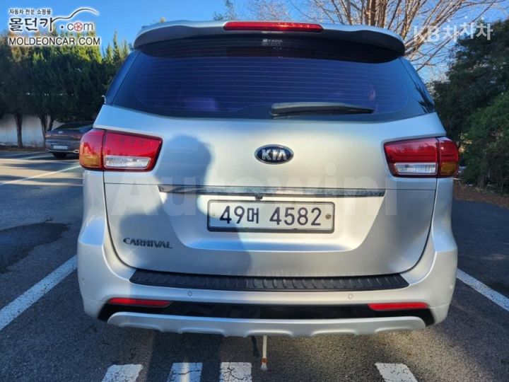 Kia Carnival 2015 — 4