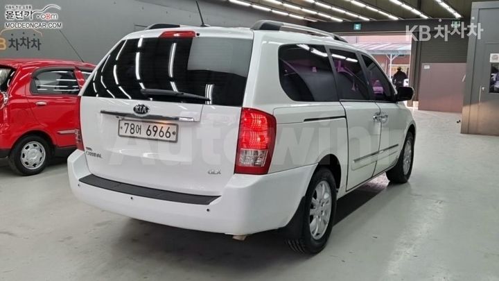 Kia Carnival 2013 — 2