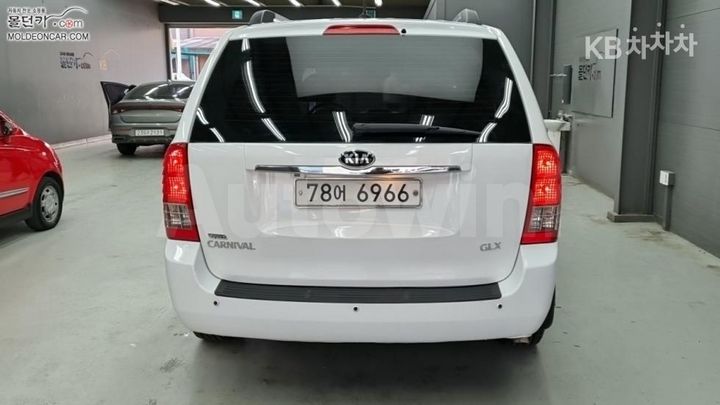 Kia Carnival 2013 — 4