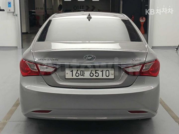 Hyundai Sonata 2011 — 2