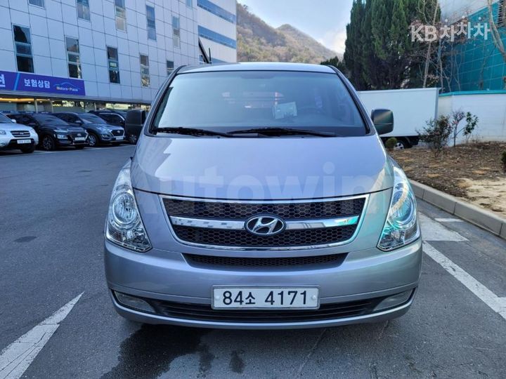 Hyundai Starex 2012 — 2