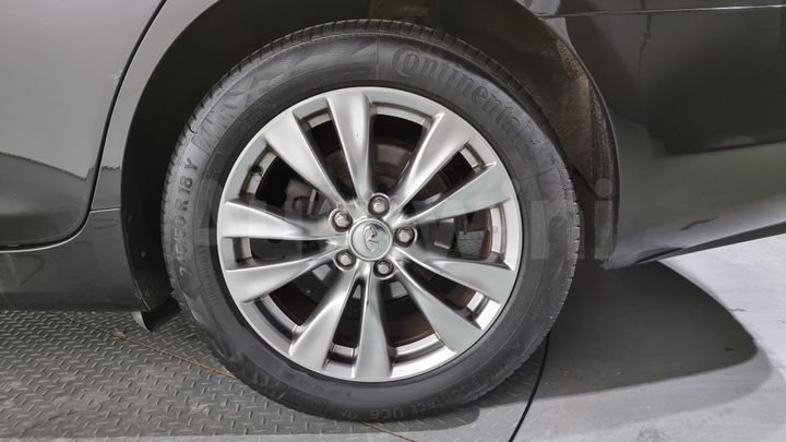 Infiniti M
