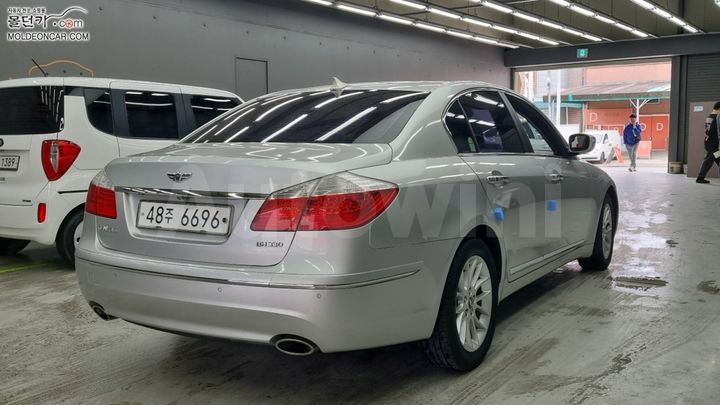 Hyundai Genesis 2008 — 2