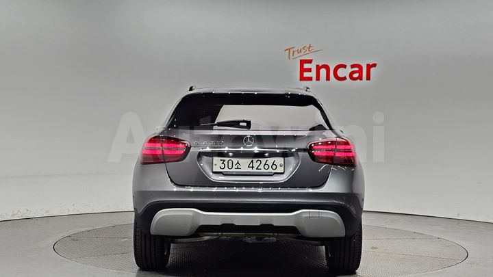 Mercedes Benz GLA Class 2018 — 4