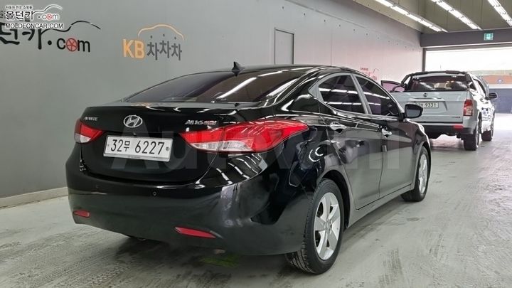 Hyundai Avante 2011 — 2
