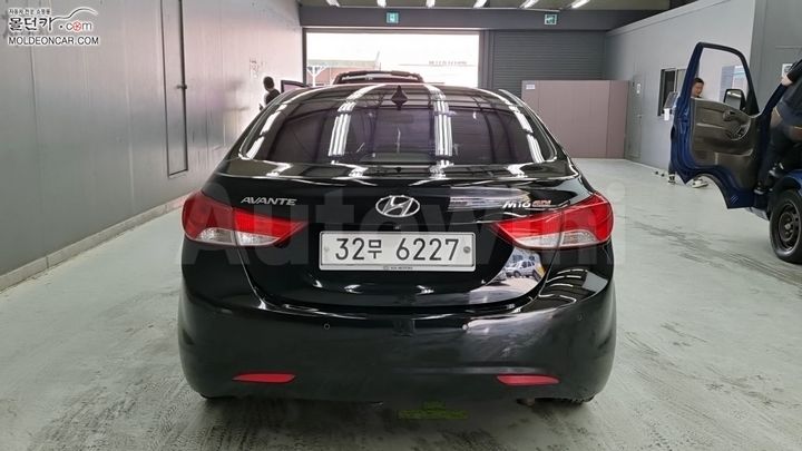 Hyundai Avante 2011 — 4