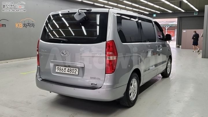 Hyundai Starex 2011 — 2