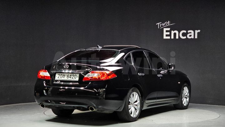 Infiniti M 2011 — 2