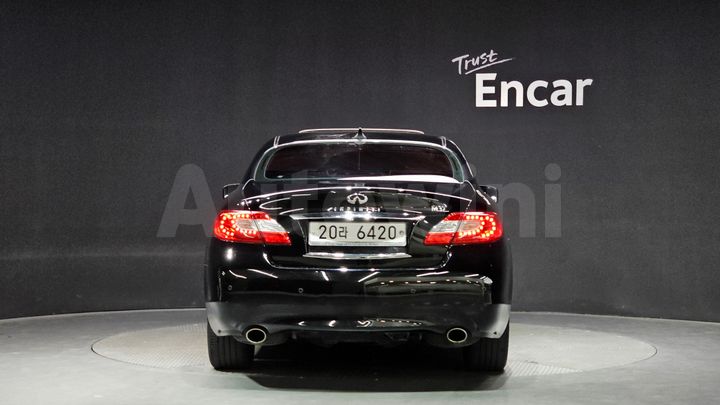 Infiniti M 2011 — 4