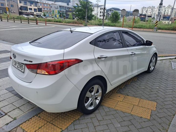 Hyundai Avante 2012 — 3
