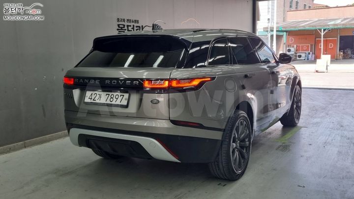 Land Rover Range Rover 2018 SALYA2BN4JA755614 — 2