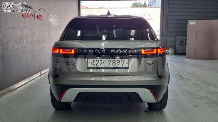 Land Rover Range Rover 2018 SALYA2BN4JA755614 — 4