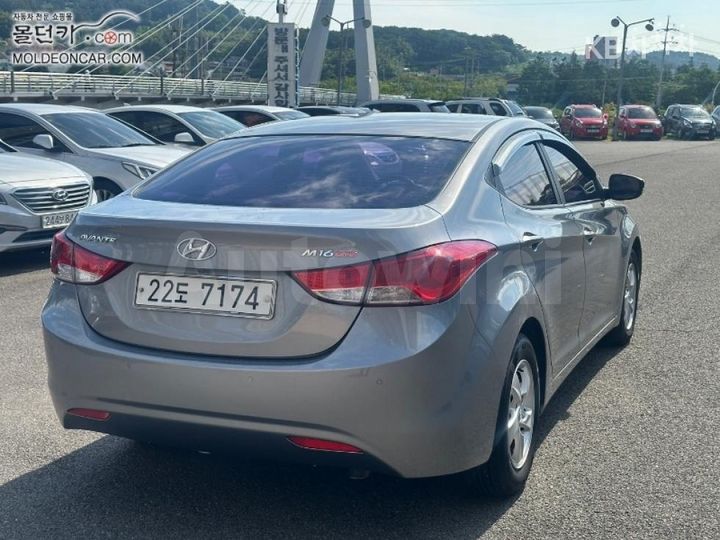 Hyundai Avante 2012 — 3