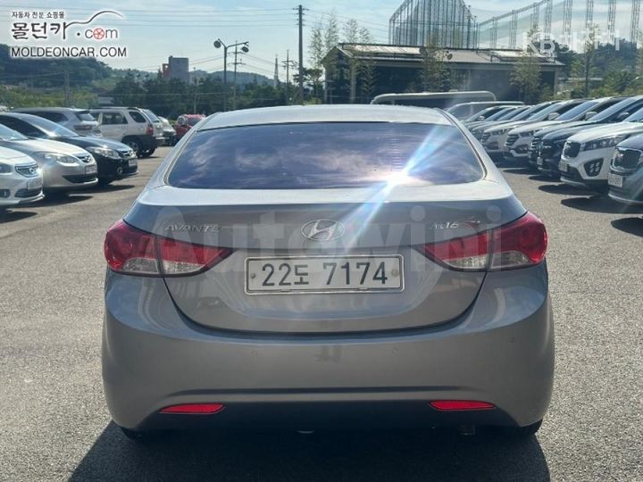 Hyundai Avante 2012 — 4