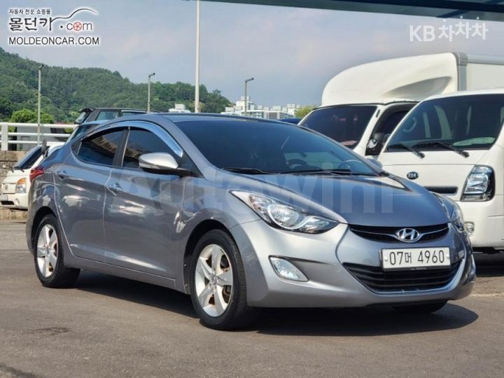 Hyundai Avante 2012 — 3