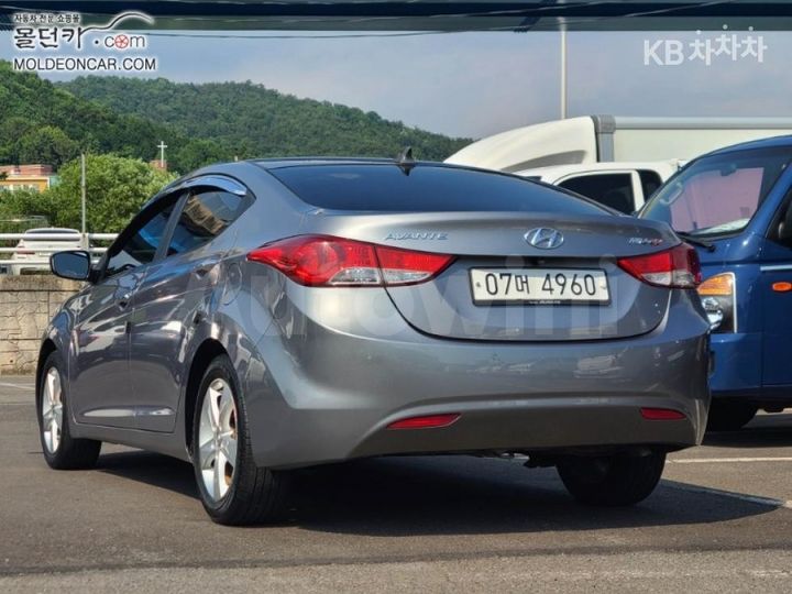 Hyundai Avante 2012 — 4