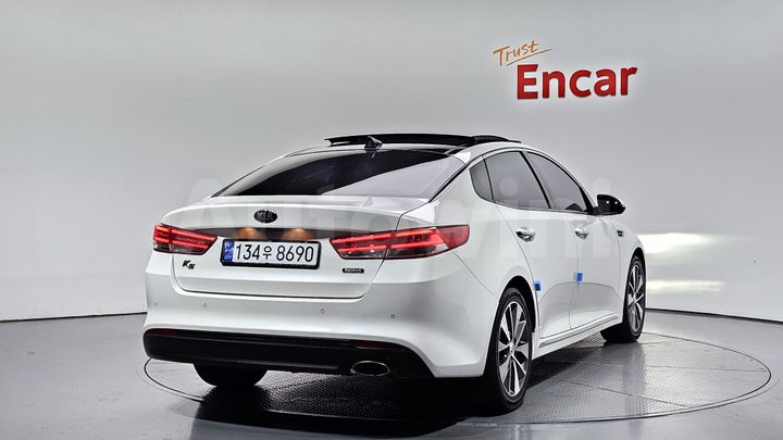 Kia K5 2017 — 2