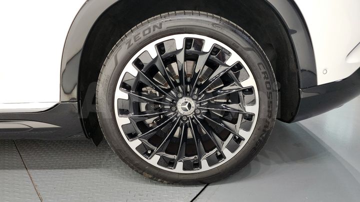 Mercedes Benz EQS