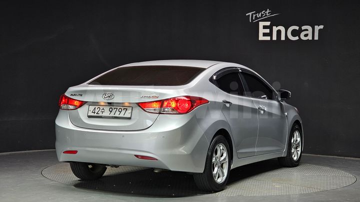 Hyundai Avante 2012 — 2