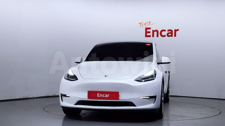 Tesla Model Y 2021 — 3