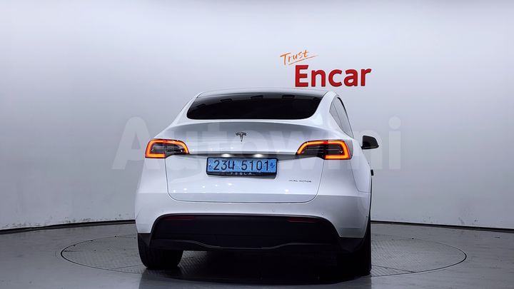 Tesla Model Y 2021 — 4