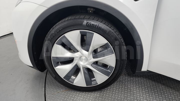 Tesla Model Y 2021 — 5
